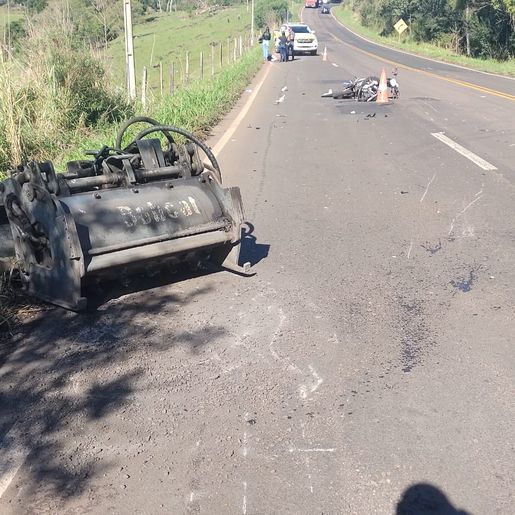 Motociclista fica gravemente ferido após se chocar com fresa de asfalto no Oeste de SC
