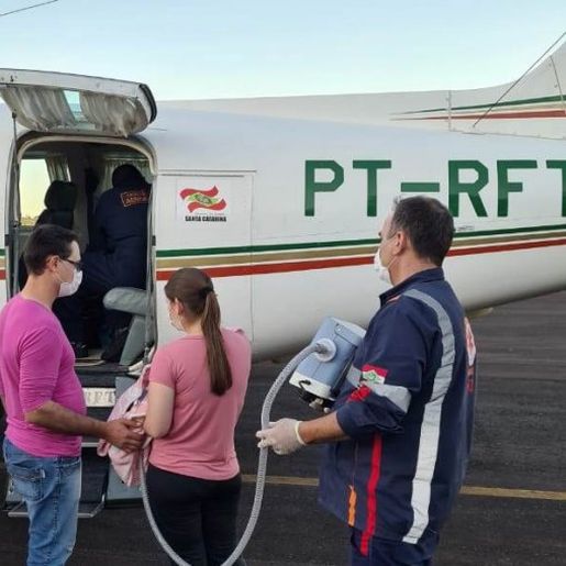 Aeronave do Estado transporta bebê com AME para tratamento na Capital