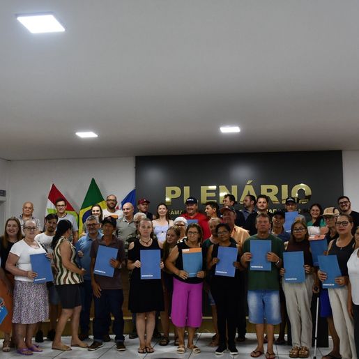 26 famílias recebem matrículas do Loteamento Reurb Pelle II em Guaraciaba