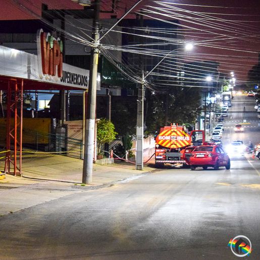 Bombeiros detectam novos focos de incêndio e voltam a atuar em supermercado