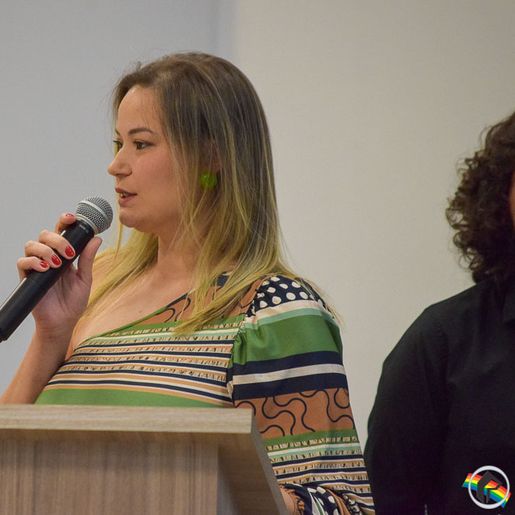 Câmara de vereadores aprova moção de aplauso a professora pela conquista de prêmio