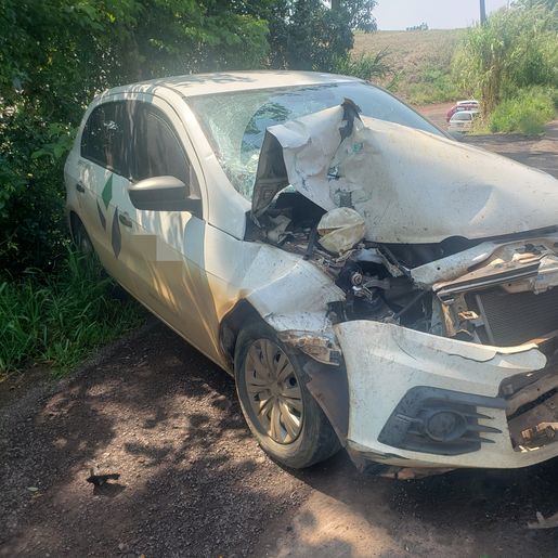 Carro e caminhão de coleta de lixo se envolvem em acidente na SC-386