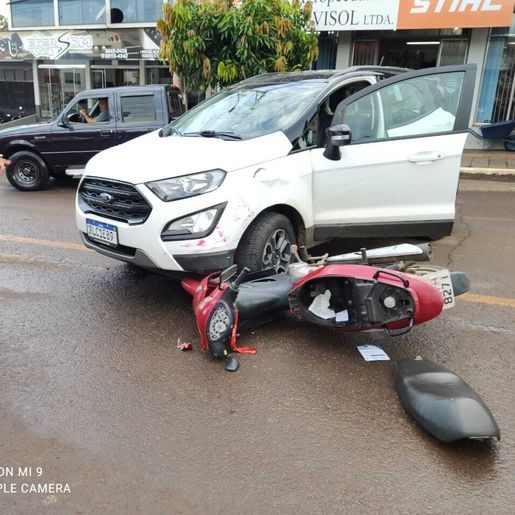 Colisão entre carro e moto deixa idoso ferido em São José do Cedro