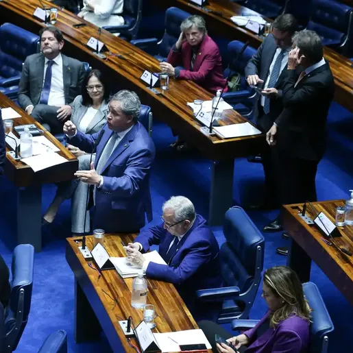 Senado aprova PEC sobre criminalização da posse de drogas