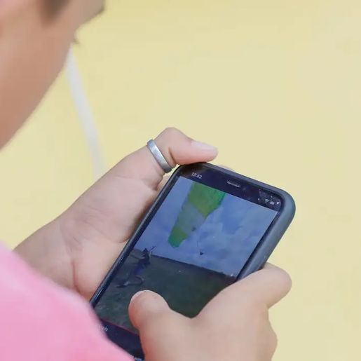 Senado aprova projeto para proibir uso de celular em escolas