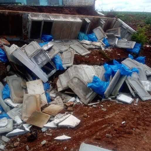 Ossuário do cemitério municipal de Belmonte desmorona durante trabalho