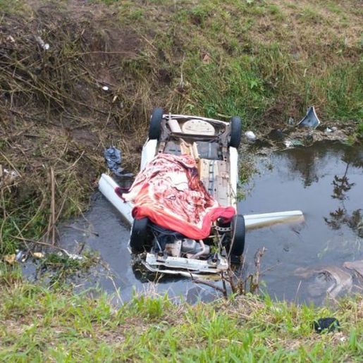 Motorista perde controle, bate em mureta, atropela e mata homem em SC