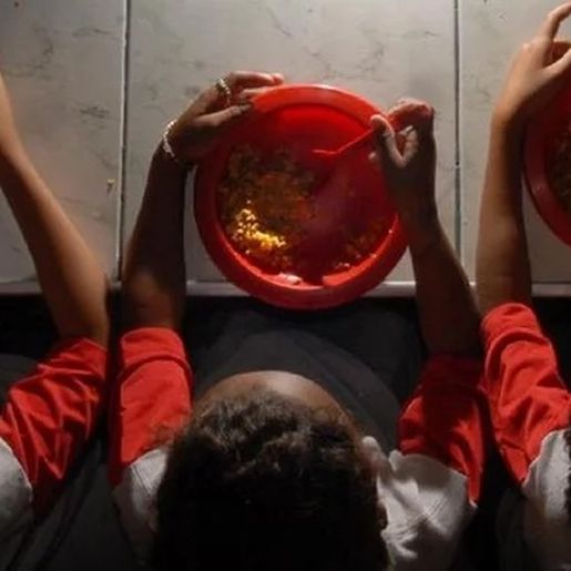 Governo Lula autoriza compra de alimentos afetados por tarifaço de Trump para merenda escolar no Bra