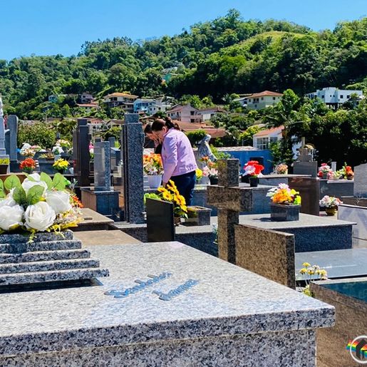 Cemitério de Itapiranga registra grande movimentação no Dia de Finados