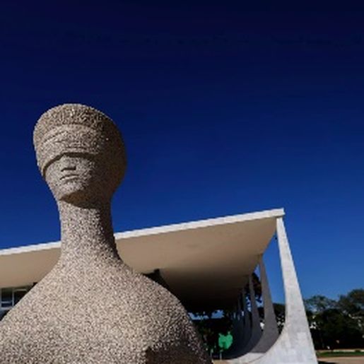 STF bane revistas íntimas vexatórias e exige scanners em presídios