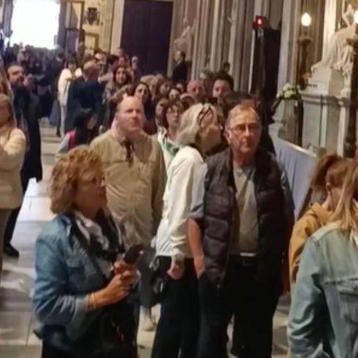 Fiéis fazem fila para visitar túmulo do Papa Francisco em Roma