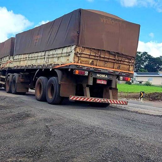 Detonação de rocha interdita a BR-163 em Guaraciaba
