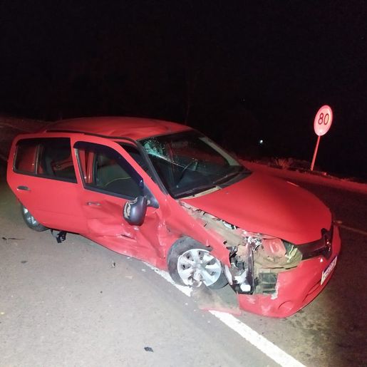 Mulher fica ferida em colisão de veículos na SC 163