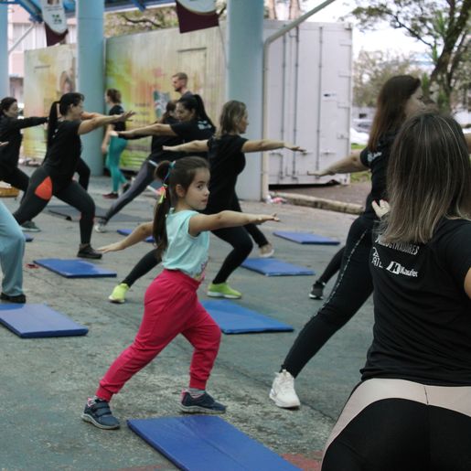 Uceff e Voll Pilates realizam aulão de pilates em São Miguel do Oeste