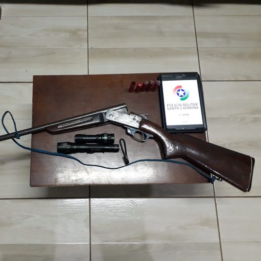 Homem é preso por porte ilegal de arma de fogo de uso permitido