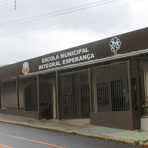 Escola promove palestras para combater uso excessivo de telas por crianças