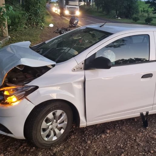 Colisão entre carros mobiliza bombeiros em São João do Oeste
