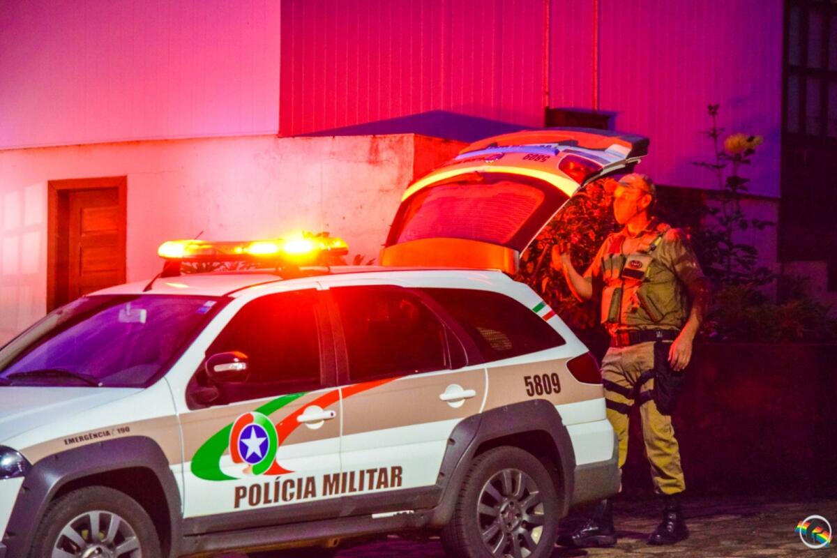 Homem é preso após ameaçar companheira de morte em Dionísio Cerqueira