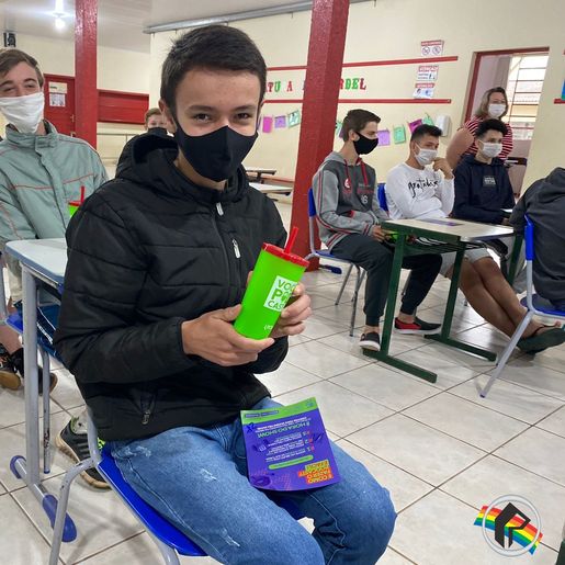 Rádio Itapiranga desenvolve atividades da Semana do Rádio em escola do interior