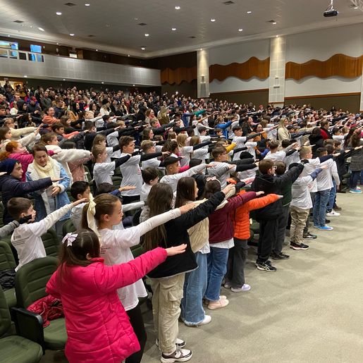 Mais de 600 alunos participaram da formatura do Proerd em São Miguel do Oeste