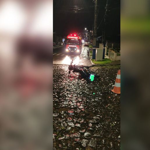Colisão entre carro e moto deixa dois feridos graves em Guaraciaba