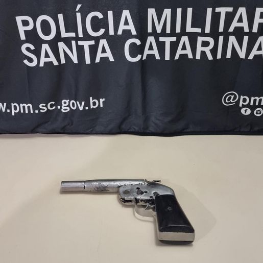 Homem tenta matar policiais e é preso em Chapecó