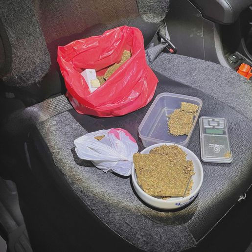 Operação da PM apreende drogas e resulta na condução de três suspeitos de tráfico, em SMOeste