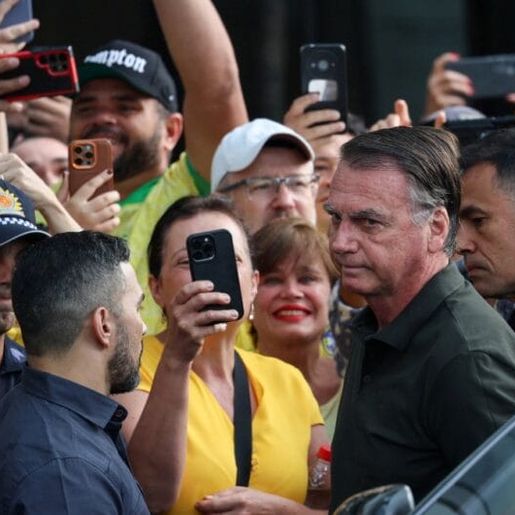 Bolsonaro deixa prisão domiciliar e vai a hospital em Brasília para exames médicos