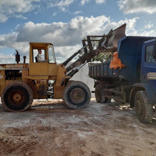 Agricultores de Santa Helena são beneficiados com calcário para correção do solo