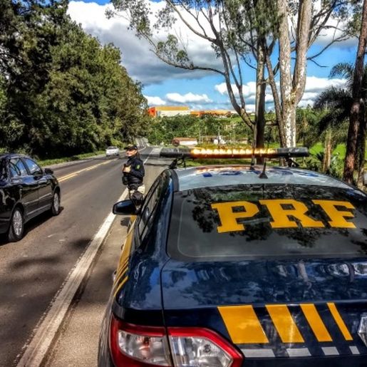 Operação da PRF no feriado da Proclamação registra 102 acidentes em SC