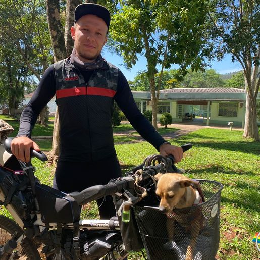 Baiano que viaja o mundo de bicicleta passa por Itapiranga