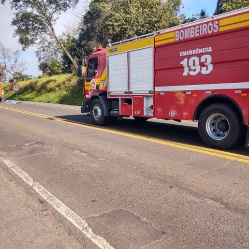 Mulher morre atropelada na BR-282 em Pinhalzinho
