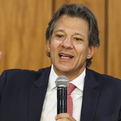 Haddad anuncia isenção de IR para quem ganha até R$ 5 mil