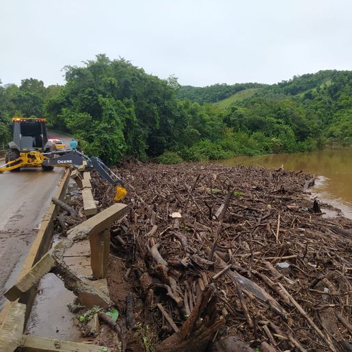 Liberada ponte sobre Rio Sargento na SC-161 entre Romelândia e Flor do Sertão