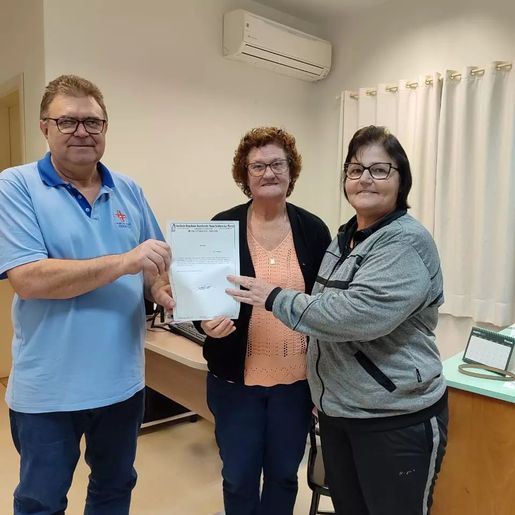 Hospital de Iporã do Oeste recebe contribuição financeira para compra de notebook