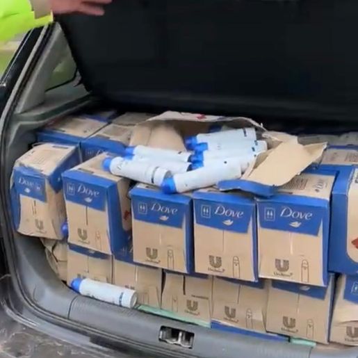 Carga com mais de dois mil frascos de desodorante é apreendida na região