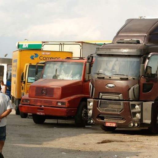 Governo quer auxílio para caminhoneiros e ampliação do auxílio gás