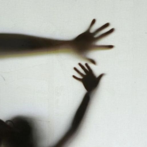 Brasil registra recorde de feminicídios em 2025, com quatro mulheres mortas por dia