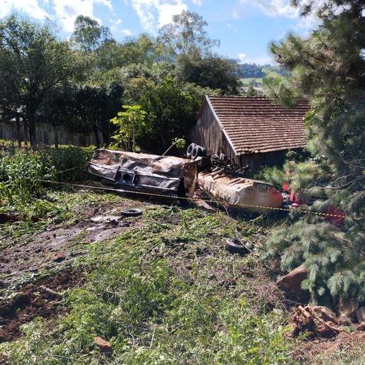 Homem morre em capotamento na "Curva da Morte" da SC 161