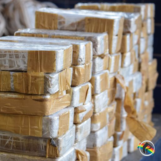 VÍDEO: PRF apreende crack e prende dois homens na BR-163