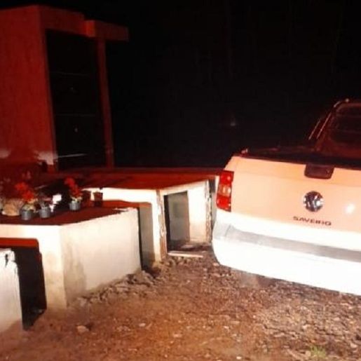 Veículo furtado na praça é encontrado em cemitério do interior