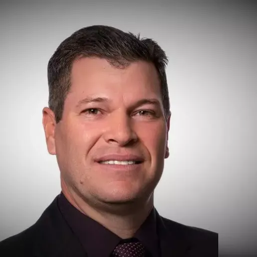 Vereador falta a sessões para não ser preso por assassinato em SC e perde mandato