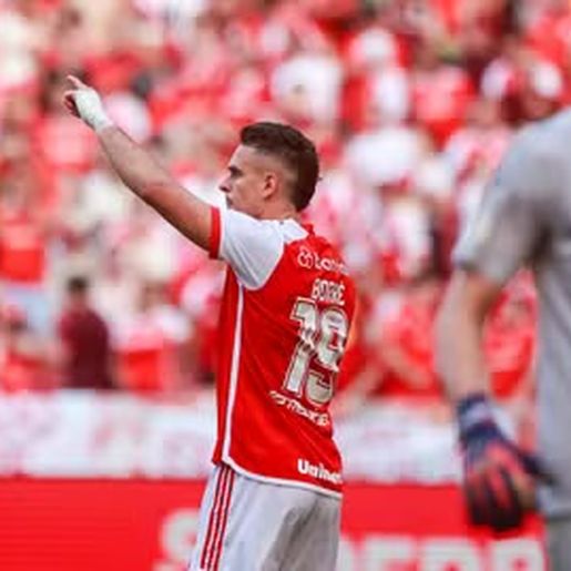 Inter bate o Grêmio no Beira-Rio e se aproxima do G-4 do Brasileirão
