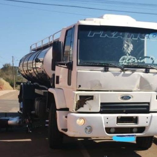 Acidente entre caminhão e moto deixa homem ferido em Princesa