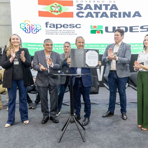 Jorginho Mello assina aditivo para edital que incentiva a pesquisa ligada à produção de leite