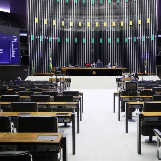 Adiamento das eleições municipais para novembro é aprovado na Câmara