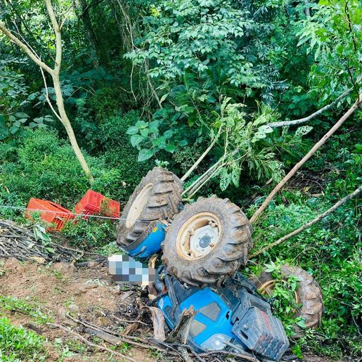 Mulher morre ao capotar trator no interior de Videira