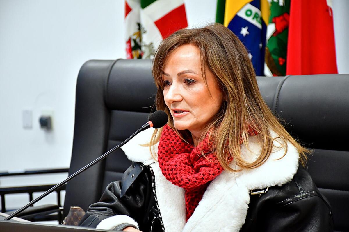 Vereadora Cris Zanatta solicita implantação de farmácia 24 horas junto à UPA