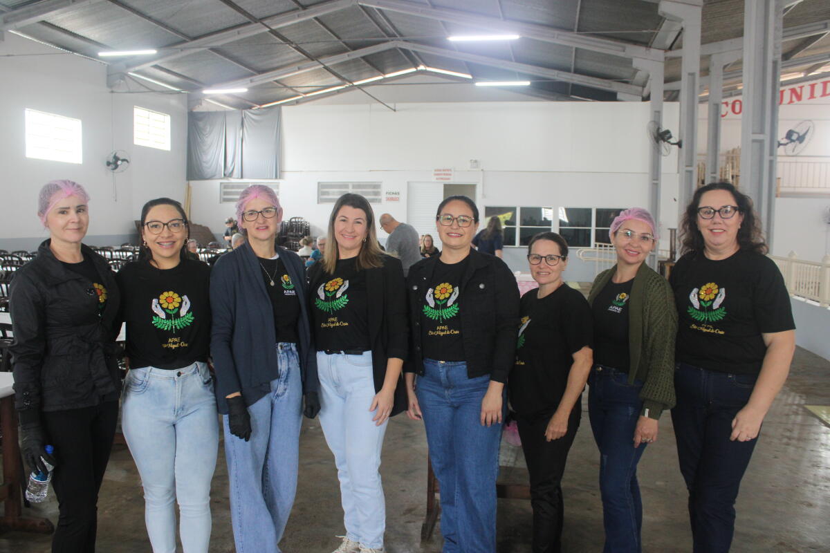 Risoto da APAE reúne grande público e tem ingressos esgotados em São Miguel do Oeste