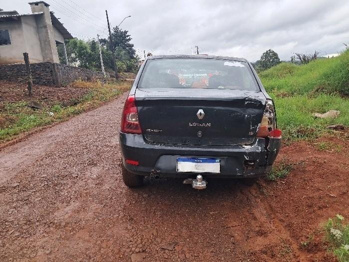 Motorista colide contra poste e deixa local do acidente em Saltinho